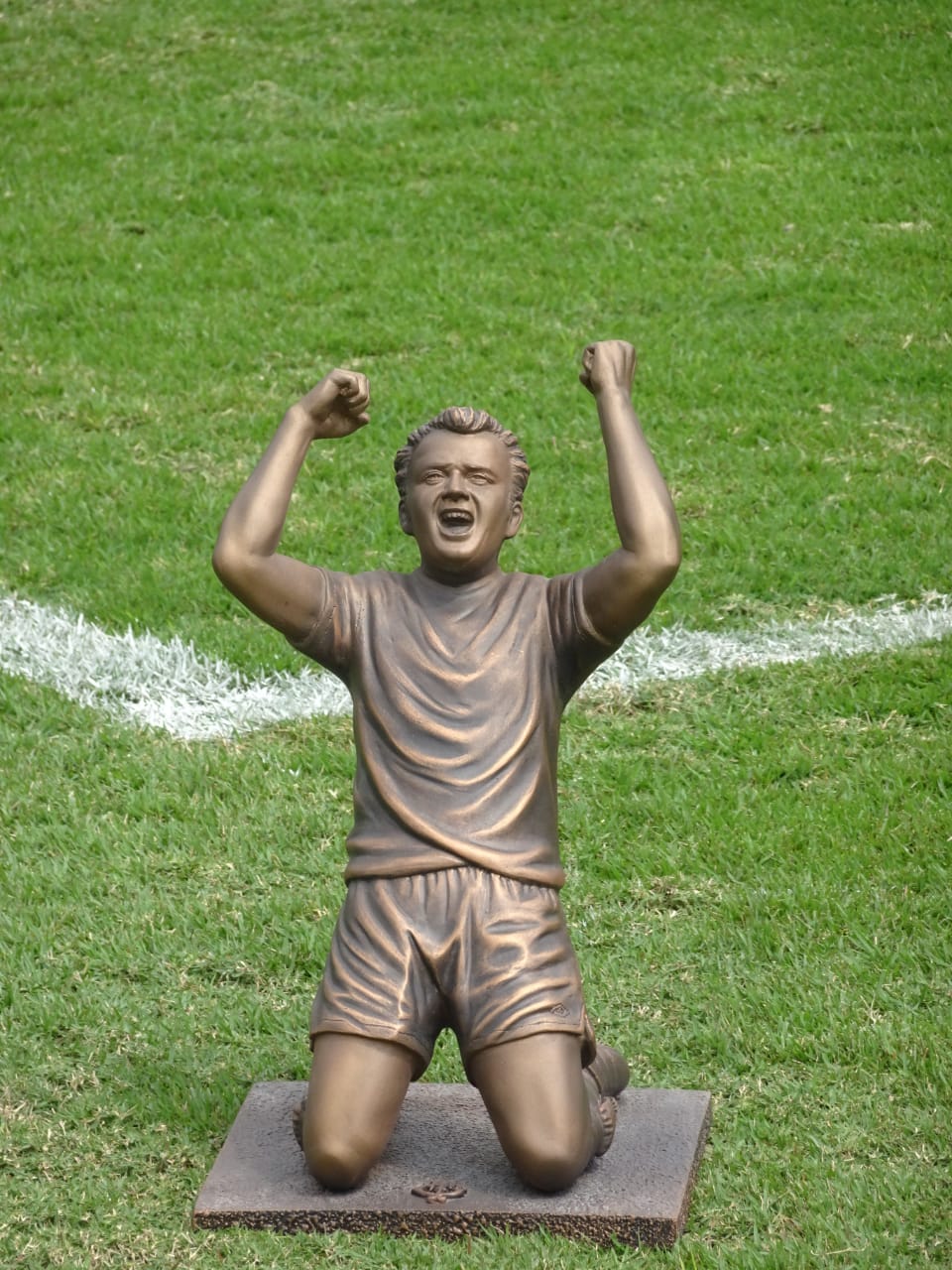 Billy Bremner Statue